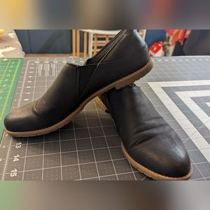 Black loafers size 9 eurosoft by sofft